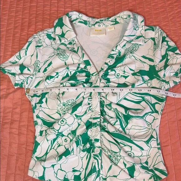 Anthropologie Maeve green white floral ruched button front cropped top size M - Picture 11 of 14